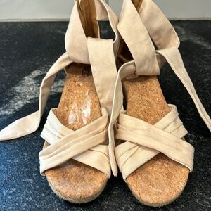 UGG Traci Ankle Strap Espadrille Wedge Sandals size 7.5